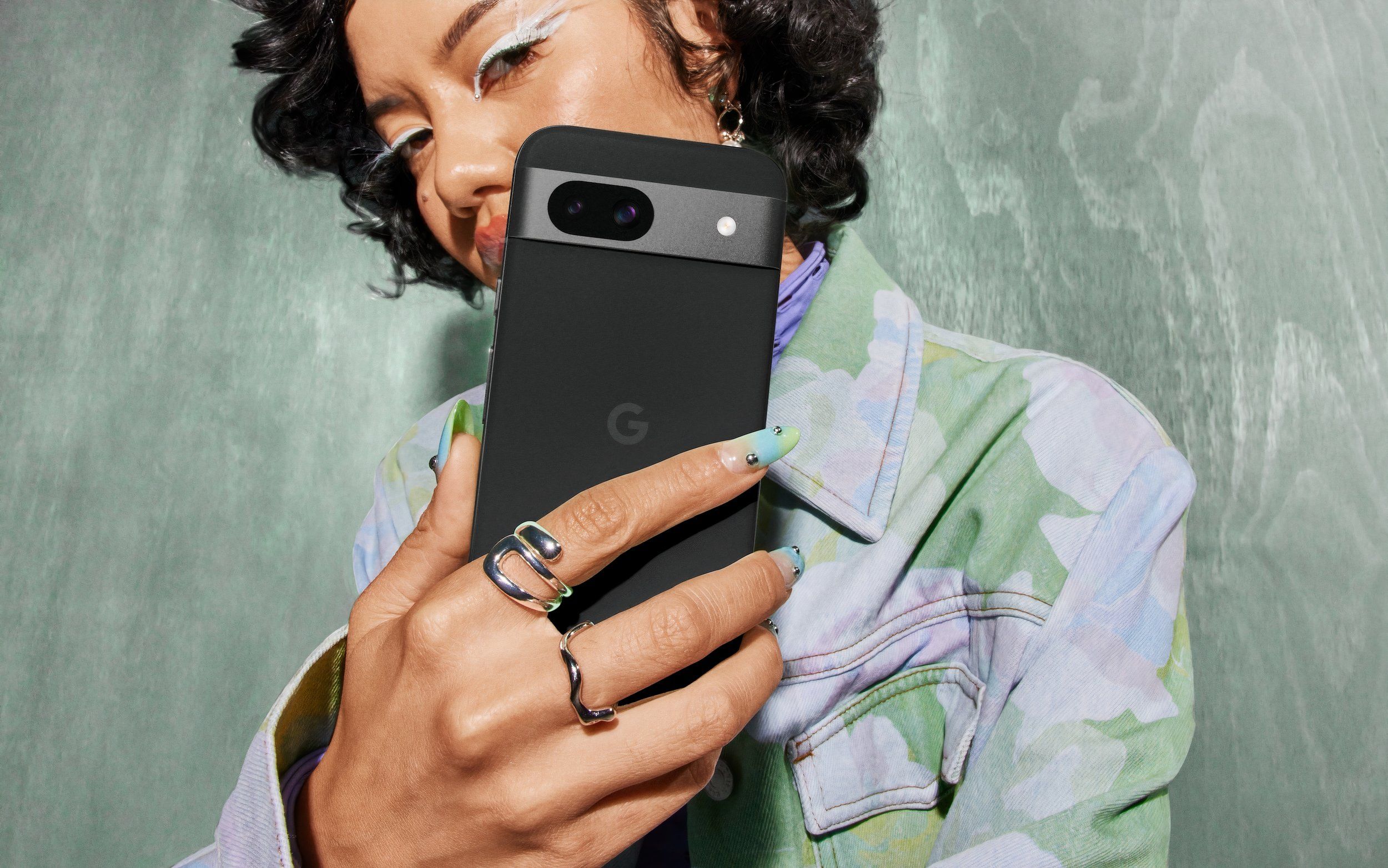 The 5 Key Differences Between the Google Pixel 8a and Pixel 8