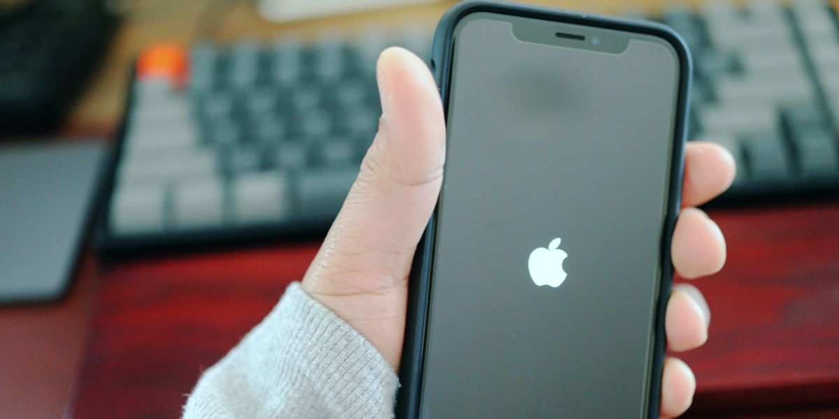 7 Ways to Fix an iPhone Stuck on the Apple Logo