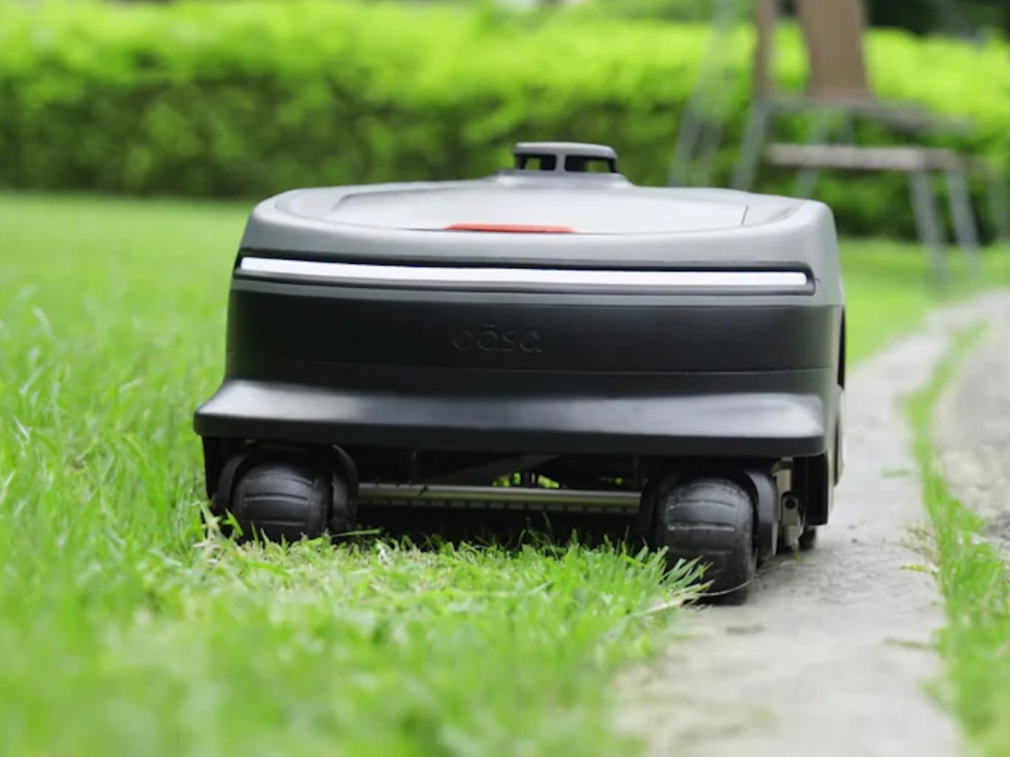 Oasa R1: Robot mower comes with LiDAR and an unusual mowing method intended to ensure perfectly trimmed lawns