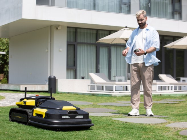 New Yarbo modular garden robot to debut in Europe