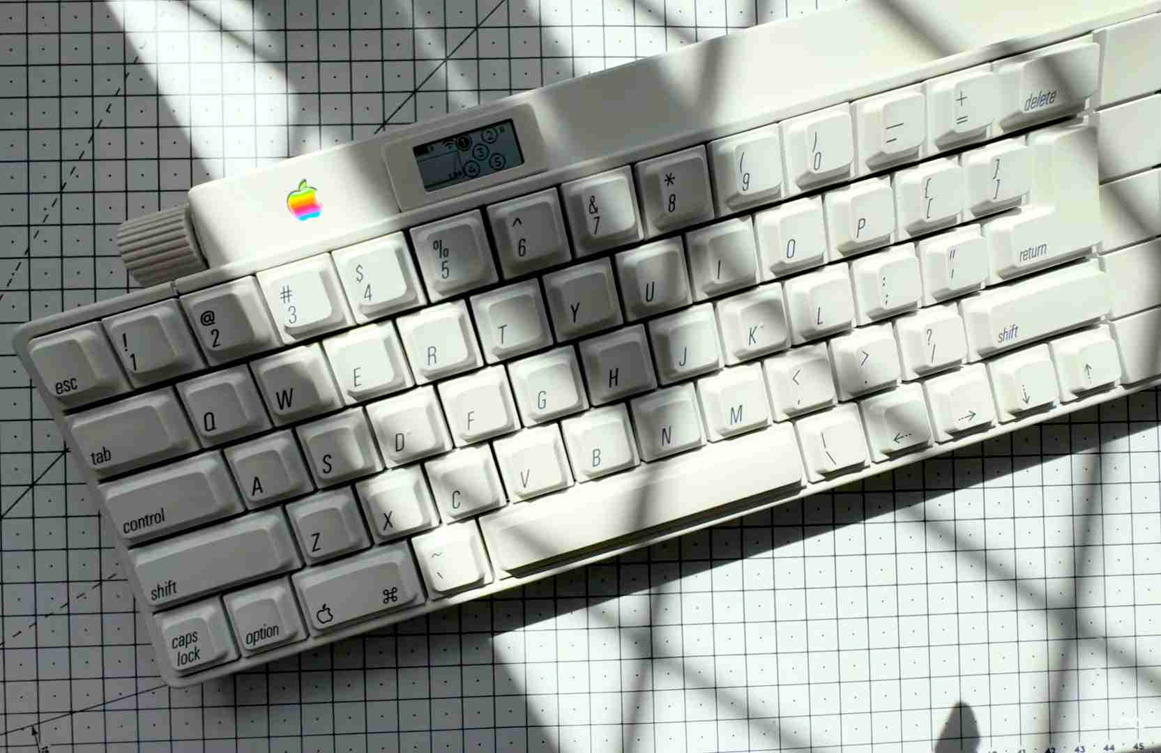 Apple IIGS keyboard from 1986 gets wireless connectivity, OLED display in DIY project