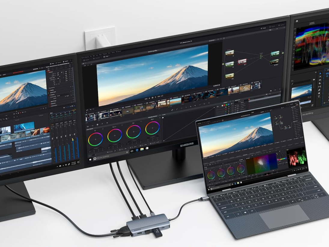 Anker USB-C Hub (8-in-1, Triple Display) with VGA port now available